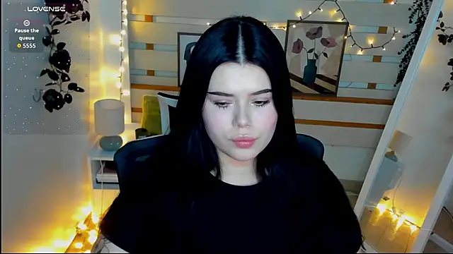 Mona Esty online show from February 19, 2026, 9:11 pm