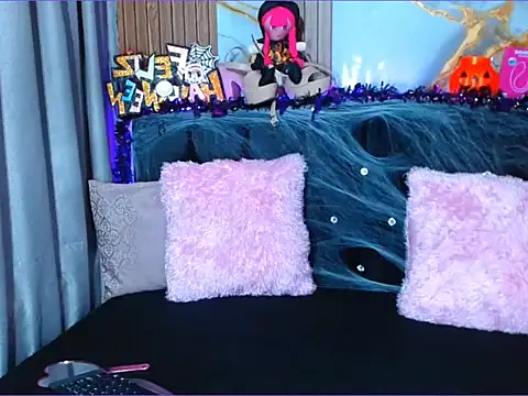 sthephylittle online show from October 13, 2025, 6:52 pm