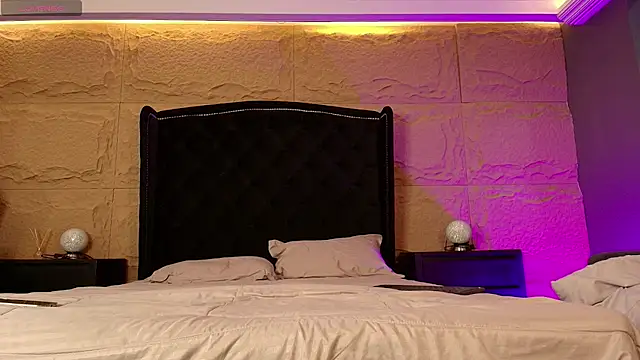 naomi hill1 online show from October 16, 2025, 8:32 pm