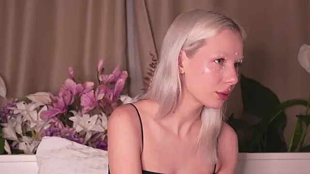 Snapshot of RanyThomson chatting on November 2, 2025, 6:32 pm RanyThomson online show from November 2, 2025, 6:32 pm