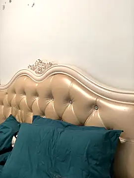 Mile-m online show from November 2, 2025, 2:25 am