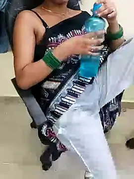 Snapshot of Saniya_Doll chatting on July 14, 2026, 2:05 am Saniya Doll online show from July 14, 2026, 2:05 am