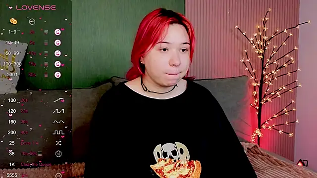 Snapshot of Klee_Love chatting on November 9, 2025, 6:33 am Klee Love online show from November 9, 2025, 6:33 am