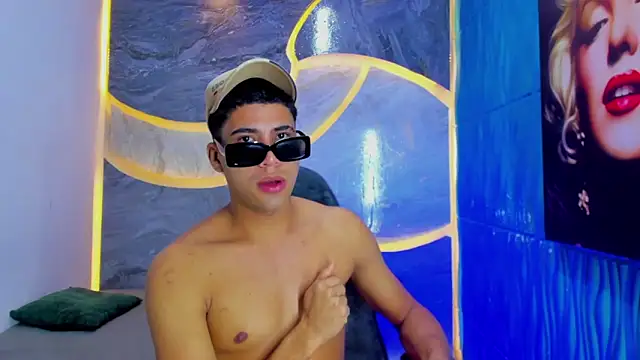 Play boys Hot2 online show from October 30, 2025, 1:12 pm