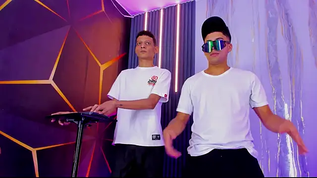 Play boys Hot2 online show from November 20, 2025, 5:07 am