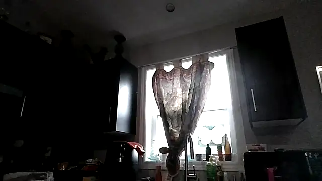 Snapshot of october1992xx chatting on November 4, 2025, 7:46 pm october1992xx online show from November 4, 2025, 7:46 pm