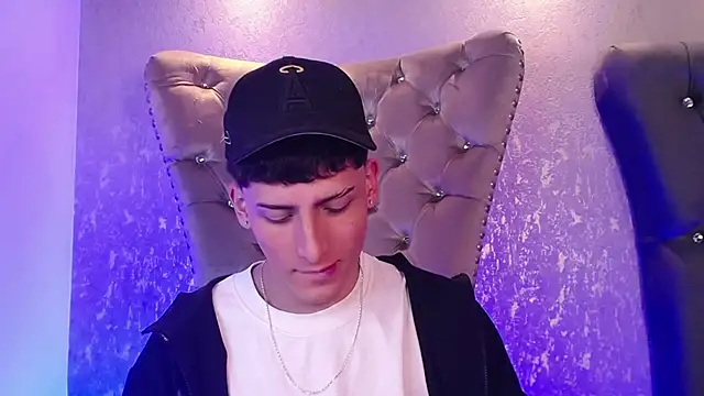 MateoMitchell online show from October 22, 2025, 4:57 am