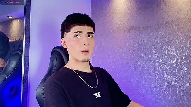 MateoMitchell online show from April 7, 2026, 4:57 am