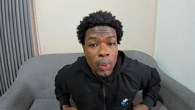 Snapshot of COMPTON_01 chatting on October 9, 2025, 1:20 pm COMPTON 01 online show from October 9, 2025, 1:20 pm