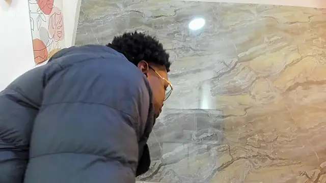 Snapshot of COMPTON_01 chatting on October 24, 2025, 3:58 am COMPTON 01 online show from October 24, 2025, 3:58 am