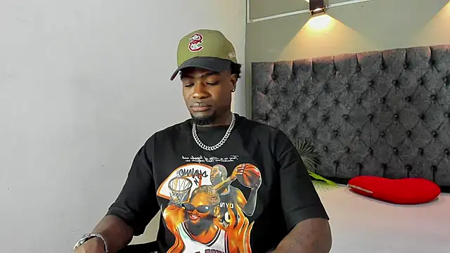 Snapshot of COMPTON_01 chatting on November 14, 2025, 3:49 am COMPTON 01 online show from November 14, 2025, 3:49 am