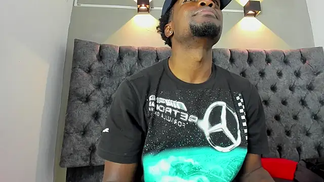 Snapshot of COMPTON_01 chatting on November 28, 2025, 3:53 am COMPTON 01 online show from November 28, 2025, 3:53 am