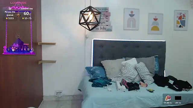 rosse m online show from December 1, 2025, 1:38 pm