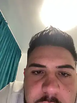 MilanYaman online show from October 5, 2025, 9:45 pm