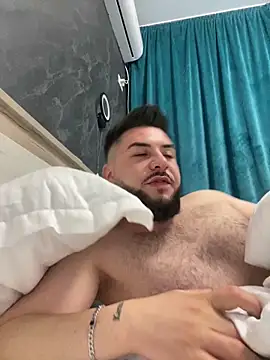 MilanYaman online show from October 6, 2025, 10:51 pm