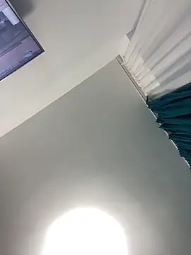 MilanYaman online show from October 9, 2025, 2:59 pm