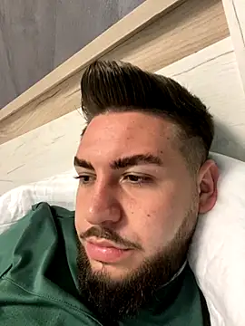 MilanYaman online show from October 10, 2025, 3:11 pm