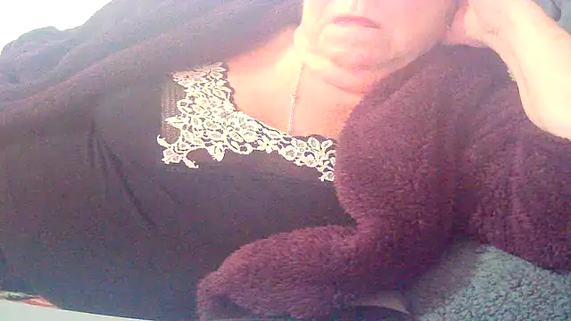 Playful MILF Demi online show from April 9, 2026, 10:09 am