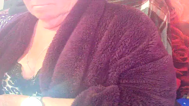 Playful MILF Demi online show from May 10, 2026, 6:35 pm