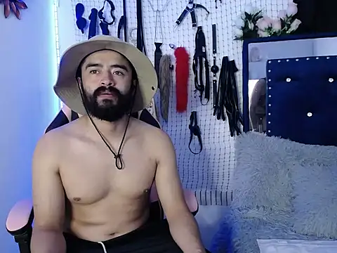 Snapshot of Aron_and_Queen_Annie chatting on November 15, 2025, 1:25 am Aron and Queen Annie online show from November 15, 2025, 1:25 am