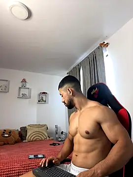 Ezzio Scolaro online show from November 11, 2025, 12:05 pm