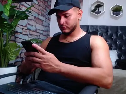 Snapshot of jasonshaw25 chatting on December 19, 2025, 8:05 pm jasonshaw25 online show from December 19, 2025, 8:05 pm