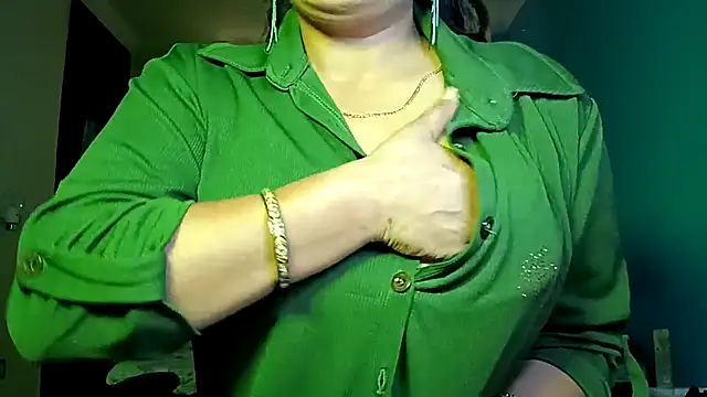 horny milf couple online show from April 3, 2026, 7:01 pm