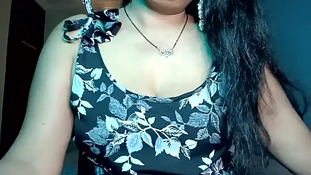 horny milf couple online show from April 10, 2026, 4:44 pm