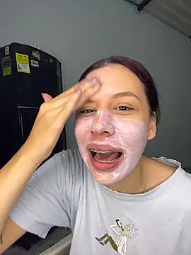 iisabella09 online show from November 13, 2025, 6:12 am