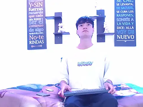 alex russo   online show from October 12, 2025, 4:11 am