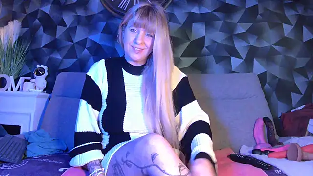 Delichieuse5 online show from February 6, 2025, 8:56 pm