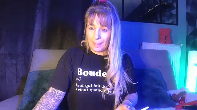 Delichieuse5 online show from February 19, 2025, 8:41 pm