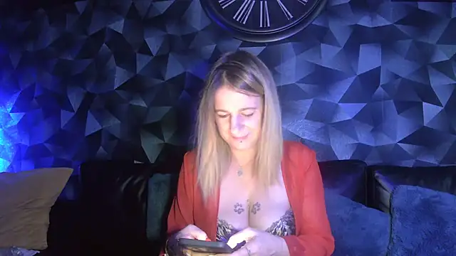 Delichieuse5 online show from February 4, 2026, 9:09 pm