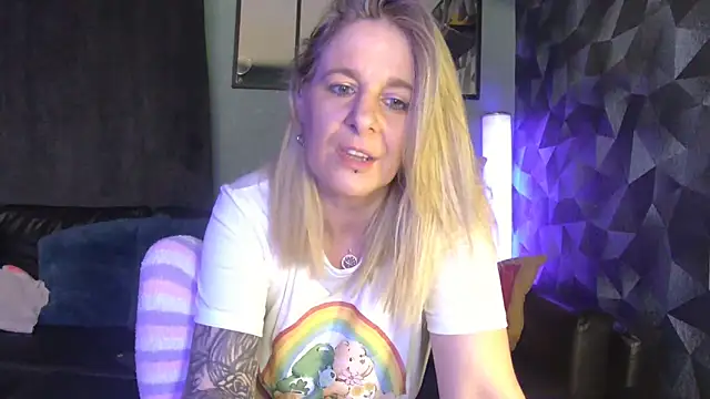 Delichieuse5 online show from February 19, 2026, 9:00 pm