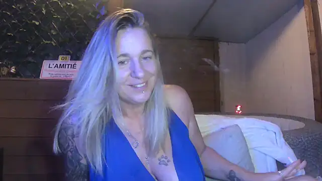 Delichieuse5 online show from July 28, 2026, 8:52 pm