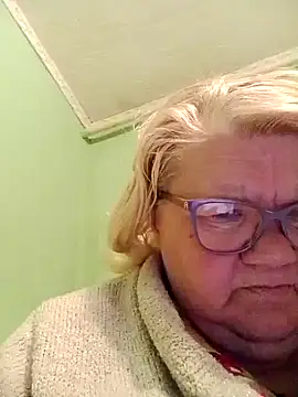 LusiyaGold5 online show from May 2, 2026, 10:59 pm