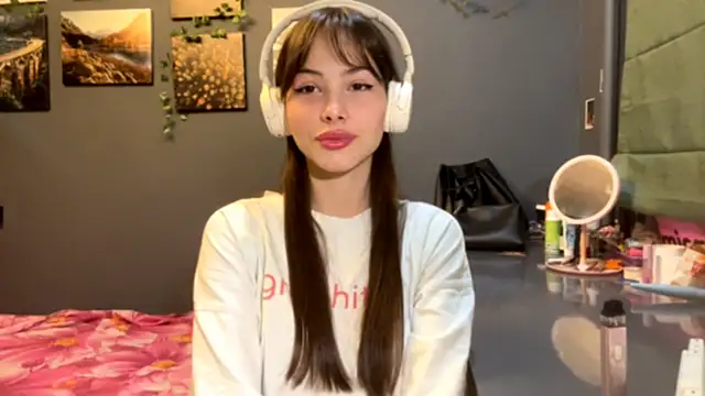 Snapshot of MysticAlisa chatting on October 9, 2025, 12:25 pm MysticAlisa online show from October 9, 2025, 12:25 pm