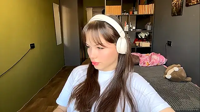 Snapshot of MysticAlisa chatting on December 2, 2025, 6:08 am MysticAlisa online show from December 2, 2025, 6:08 am