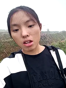 Snapshot of Genie_tin chatting on October 25, 2025, 1:24 am Genie tin online show from October 25, 2025, 1:24 am