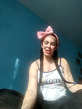 Stefaniyaxq online show from October 31, 2025, 9:43 am