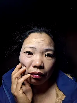 miomio-12 online show from December 3, 2025, 7:45 pm