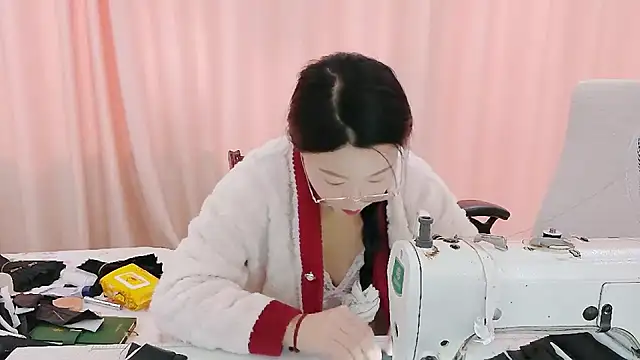 CCOO520 online show from October 27, 2025, 4:16 am