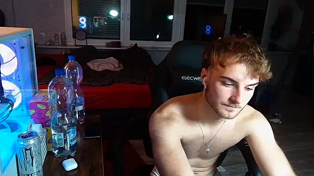 WolkenJunge2006 online show from October 8, 2025, 9:34 pm