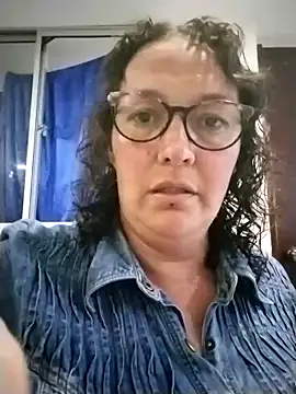 Snapshot of -saraqueen- chatting on October 15, 2025, 9:59 pm -saraqueen- online show from October 15, 2025, 9:59 pm