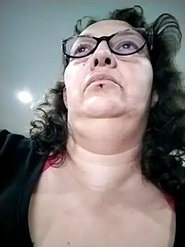 Snapshot of -saraqueen- chatting on October 17, 2025, 9:50 pm -saraqueen- online show from October 17, 2025, 9:50 pm