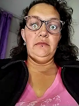 Snapshot of -saraqueen- chatting on November 7, 2025, 2:44 am -saraqueen- online show from November 7, 2025, 2:44 am