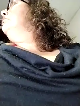 Snapshot of -saraqueen- chatting on November 12, 2025, 4:46 am -saraqueen- online show from November 12, 2025, 4:46 am