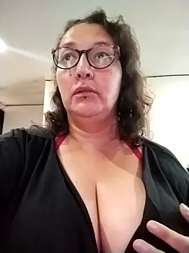 Snapshot of -saraqueen- chatting on November 12, 2025, 4:51 pm -saraqueen- online show from November 12, 2025, 4:51 pm