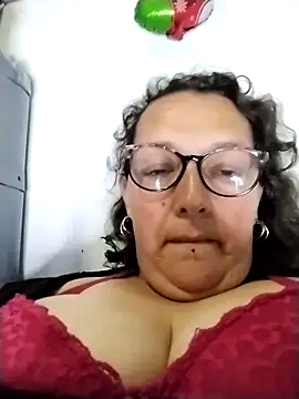 Snapshot of -saraqueen- chatting on November 13, 2025, 4:55 am -saraqueen- online show from November 13, 2025, 4:55 am