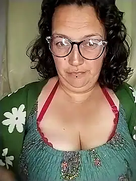 Snapshot of -saraqueen- chatting on November 16, 2025, 6:19 am -saraqueen- online show from November 16, 2025, 6:19 am